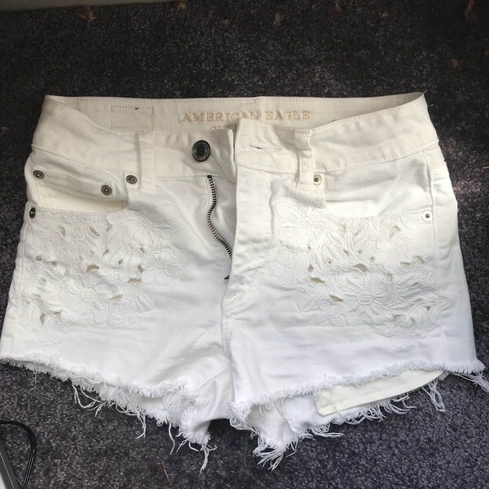 White high waisted American eagle shorts
